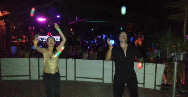 Glow Juggling Glow Juggling